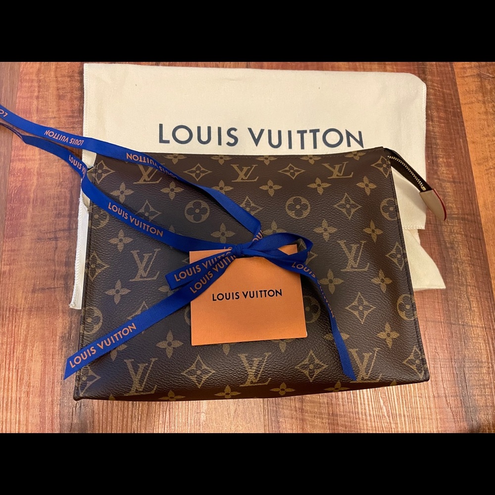 **SOLD**Louis Vuitton Toiletry Pouch 26 Bundle